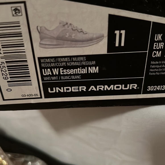 Women’s Sneaker - Picture 2 of 3